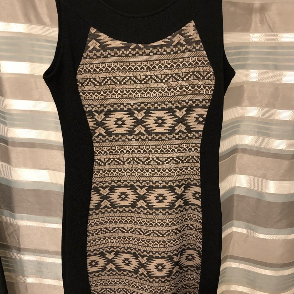 Dress w/ pattern on front